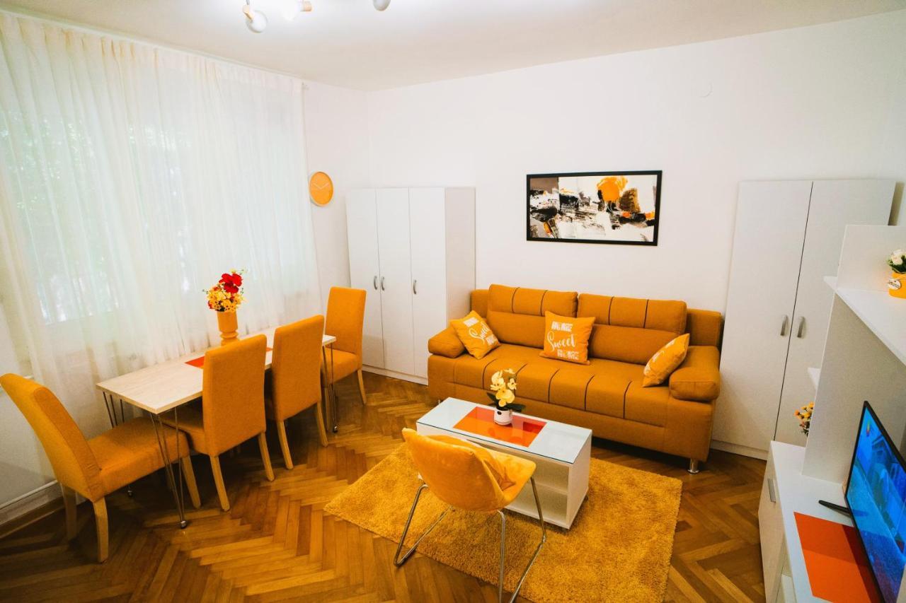 Golden Place Belgrade Extérieur photo